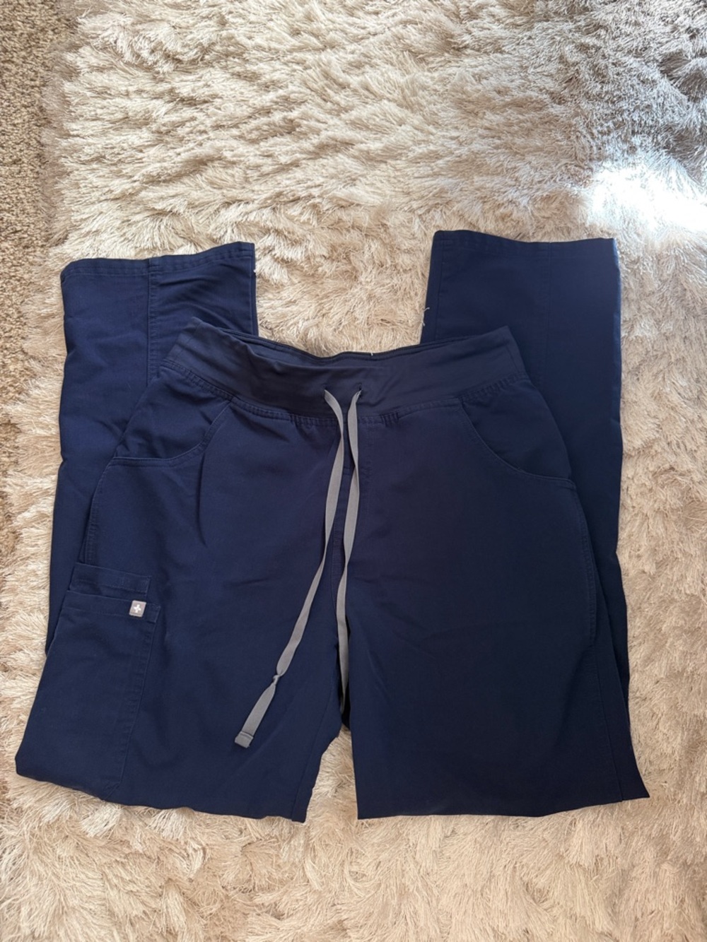 FIGS Kade Cargo Scrub Pants - Picture 3 of 4